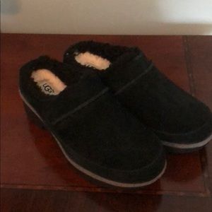 UGG women’s Lynwood clog.  Black.  Never worn.